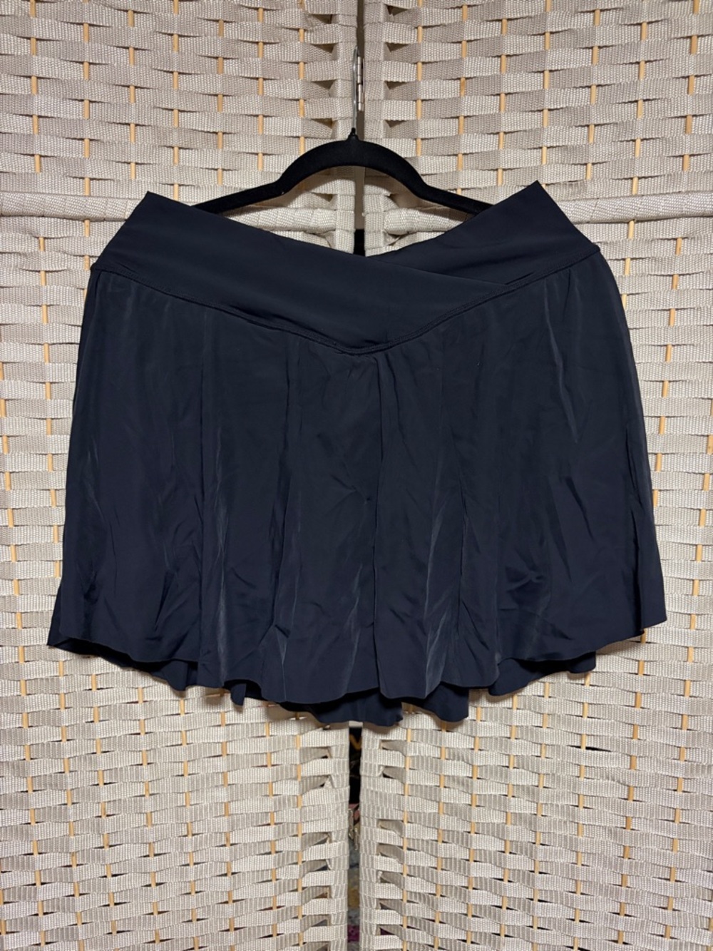 Old Navy Women's Black V-Waist Flared Athletic Skort